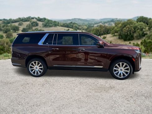 Certified 2023 Cadillac Escalade ESV Premium Luxury Platinum w/ Heavy-Duty Trailer Package AWD/4WD image 11