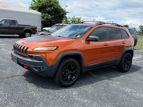 Used 2016 Jeep Cherokee Trailhawk w/ Cold Weather Group AWD/4WD image 23