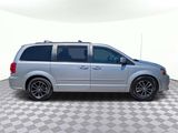 Used 2017 Dodge Grand Caravan GT image 2