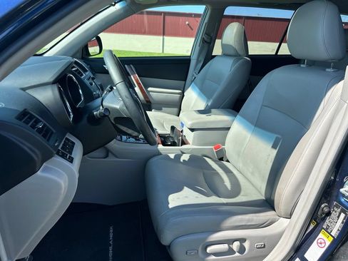Used 2013 Toyota Highlander Limited AWD/4WD image 17