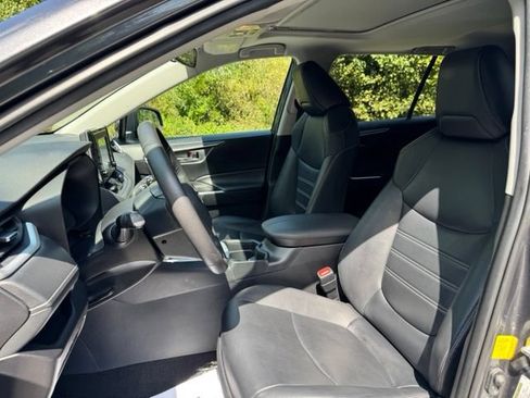 Used 2021 Toyota RAV4 XLE Premium AWD/4WD image 10