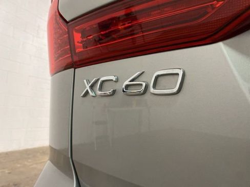 Used 2025 Volvo XC60 B5 Core image 93