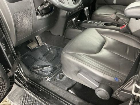 Used 2014 Jeep Wrangler Unlimited Sahara AWD/4WD image 14
