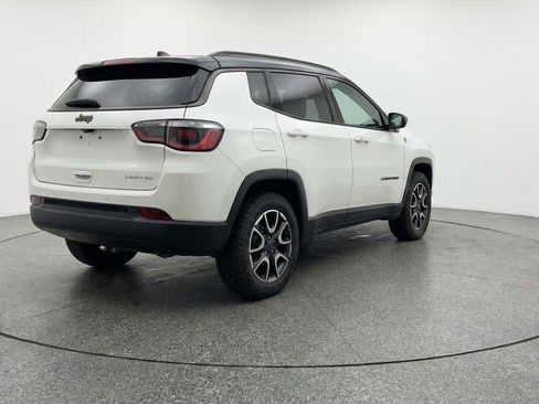 Used 2025 Jeep Compass Trailhawk AWD/4WD image 9