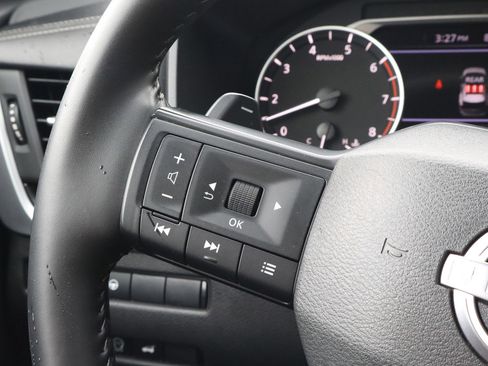 Used 2025 Nissan Rogue SV AWD/4WD image 23