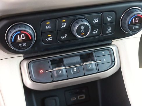 Used 2023 GMC Acadia Denali w/ Denali Ultimate Package FWD image 25