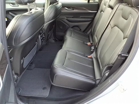 New 2025 Jeep Grand Cherokee Limited image 13