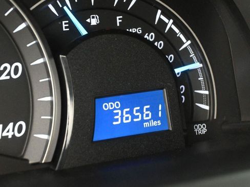 Used 2014 Toyota Camry LE FWD image 3