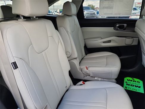 New 2025 Kia Sorento EX w/ EX Panoramic Sunroof Package image 19