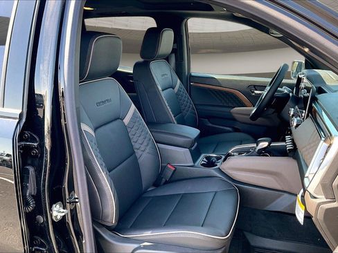 New 2026 GMC Canyon Denali w/ LPO, Denali Black Edition AWD/4WD image 12
