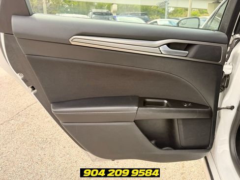 Used 2017 Ford Fusion SE w/ Fusion SE Technology Package FWD image 27