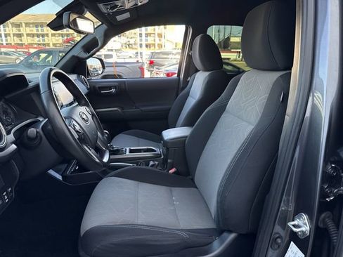 Used 2021 Toyota Tacoma TRD Off-Road w/ Technology Package image 27