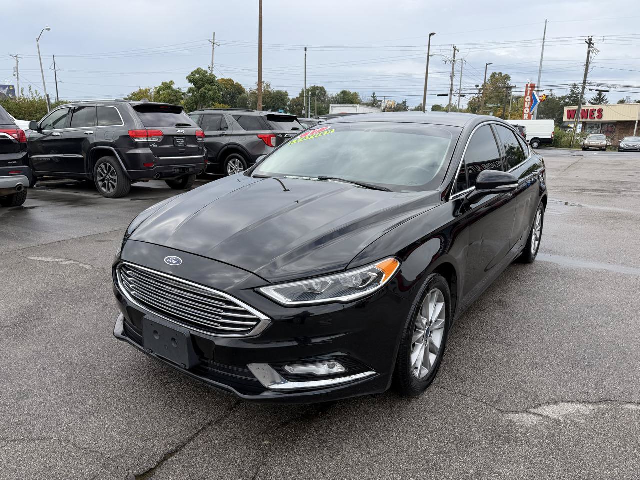 Used 2017 Ford Fusion SE w/ Fusion SE Technology Package FWD image 7
