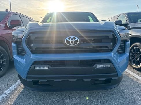 Used 2026 Toyota Tacoma SR5 w/ SR5 Upgrade Package AWD/4WD image 2