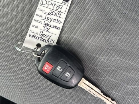 Used 2019 Toyota Tacoma SR5 AWD/4WD image 34