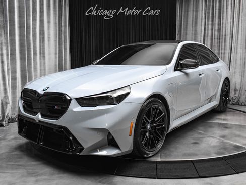 Used 2025 BMW M5 w/ Carbon Package image 36
