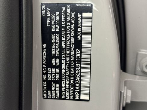 Certified 2025 Porsche Macan image 21