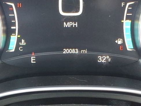 Used 2021 Chrysler Pacifica Limited w/ S Appearance Package image 22