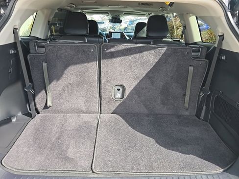 Used 2024 Toyota Highlander XLE image 25