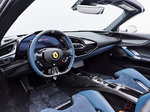 Used 2022 Ferrari SF90 Spider AWD/4WD image 2