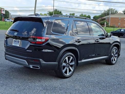 Certified 2025 Honda Pilot Touring image 7