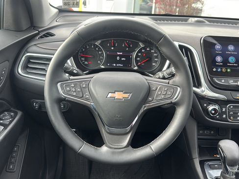 Used 2024 Chevrolet Equinox Premier image 2