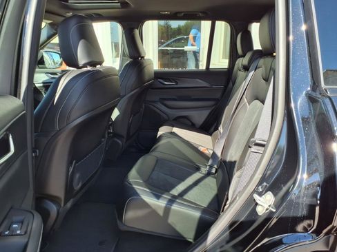 New 2025 Jeep Grand Cherokee Altitude AWD/4WD image 7
