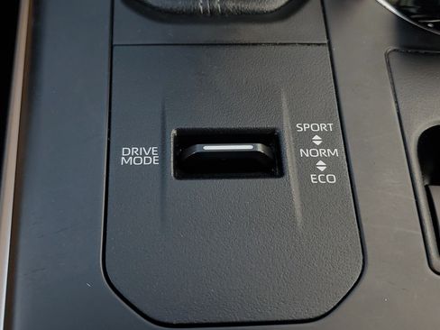 Used 2023 Toyota Highlander LE FWD image 26