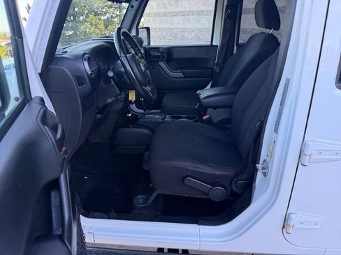 Used 2018 Jeep Wrangler Unlimited Sport S AWD/4WD image 26