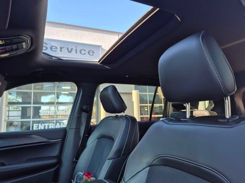 Used 2025 Jeep Grand Cherokee L Altitude AWD/4WD image 12
