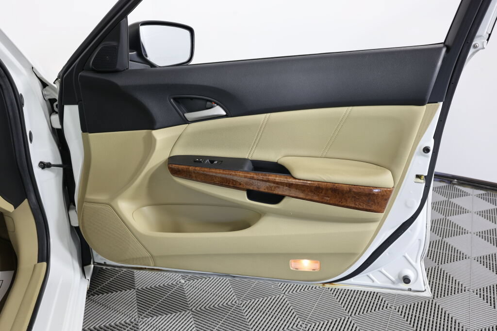 Used 2011 Honda Accord EX-L image 25