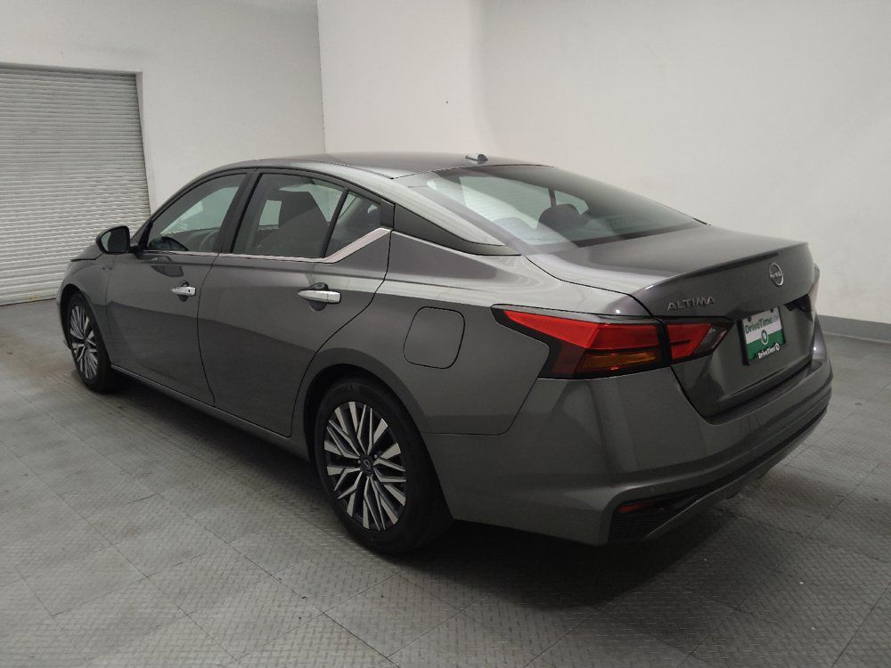 Used 2025 Nissan Altima 2.5 SV FWD image 5