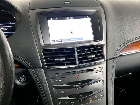 Used 2019 Lincoln MKT AWD image 6