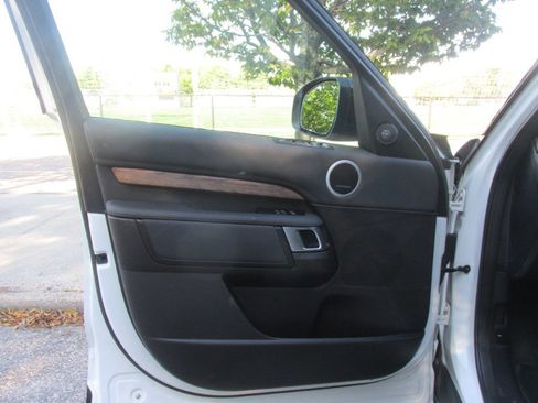 Used 2018 Land Rover Discovery HSE image 66