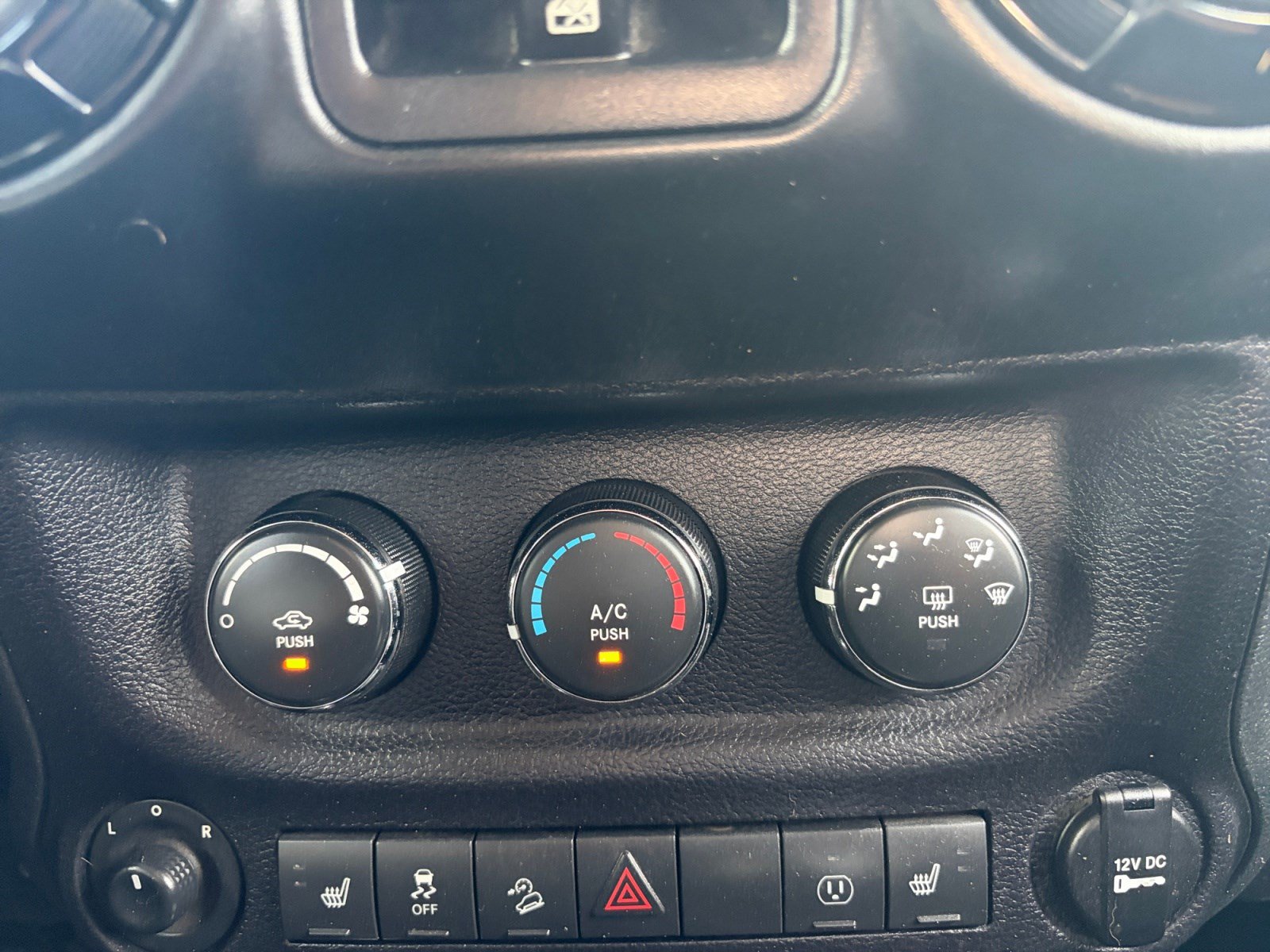 Used 2017 Jeep Wrangler Unlimited Sahara AWD/4WD image 17