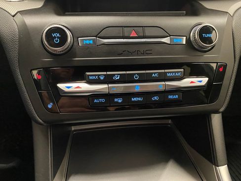 Used 2020 Ford Explorer XLT w/ Equipment Group 202A AWD/4WD image 20