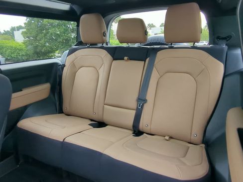 Certified 2025 Land Rover Defender 90 V8 AWD/4WD image 20