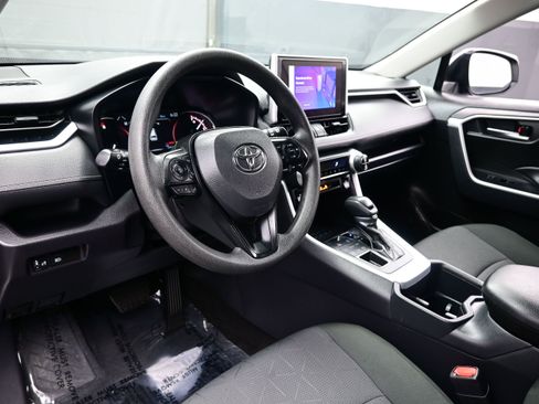Used 2025 Toyota RAV4 XLE AWD/4WD image 12