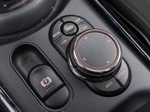 Used 2019 MINI Cooper Clubman S image 24