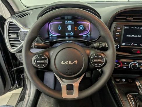 Used 2025 Kia Soul LX image 15
