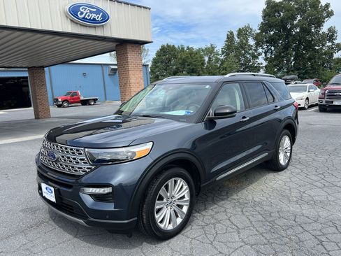 Used 2024 Ford Explorer Limited w/ Equipment Group 301A AWD/4WD image 3