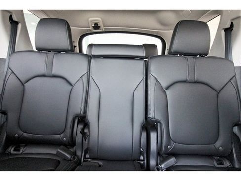 New 2025 Honda Pilot Touring image 15