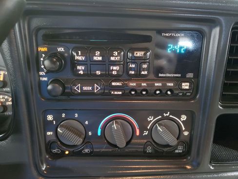 Used 2001 Chevrolet Suburban LS w/ LS Preferred Equipment Group image 31