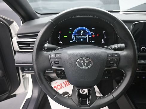 Used 2025 Toyota Camry SE FWD image 6