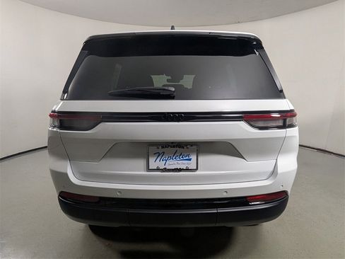 New 2025 Jeep Grand Cherokee Altitude image 6