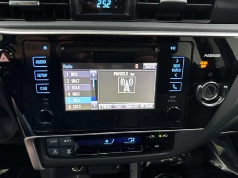 Used 2017 Toyota Corolla LE w/ Carpet Mat Package (TMS) FWD image 17