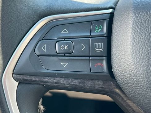 Used 2025 Jeep Grand Cherokee Limited w/ Luxury Tech Group II image 23