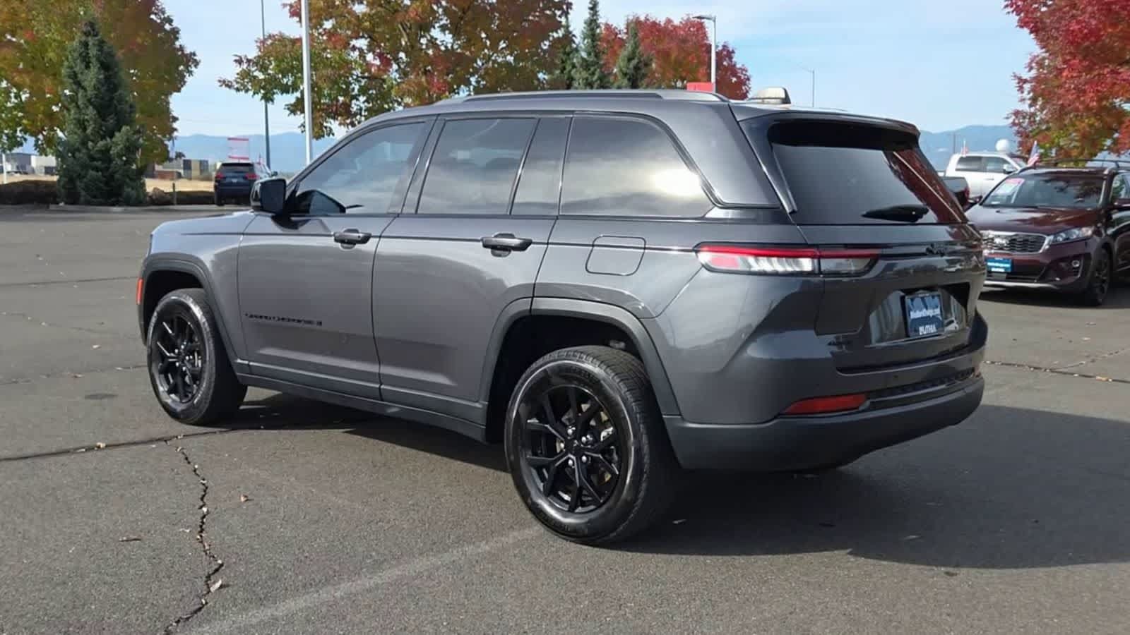 Used 2024 Jeep Grand Cherokee Altitude AWD/4WD image 6
