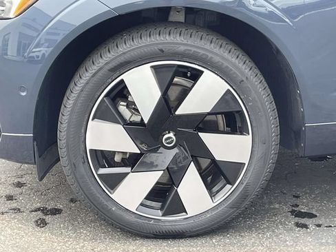 Used 2024 Volvo XC60 T8 Plus w/ Protection Package Premier AWD/4WD image 8