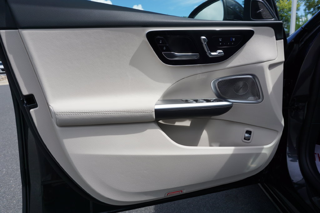 Used 2025 Mercedes-Benz C 300 4MATIC Sedan image 20